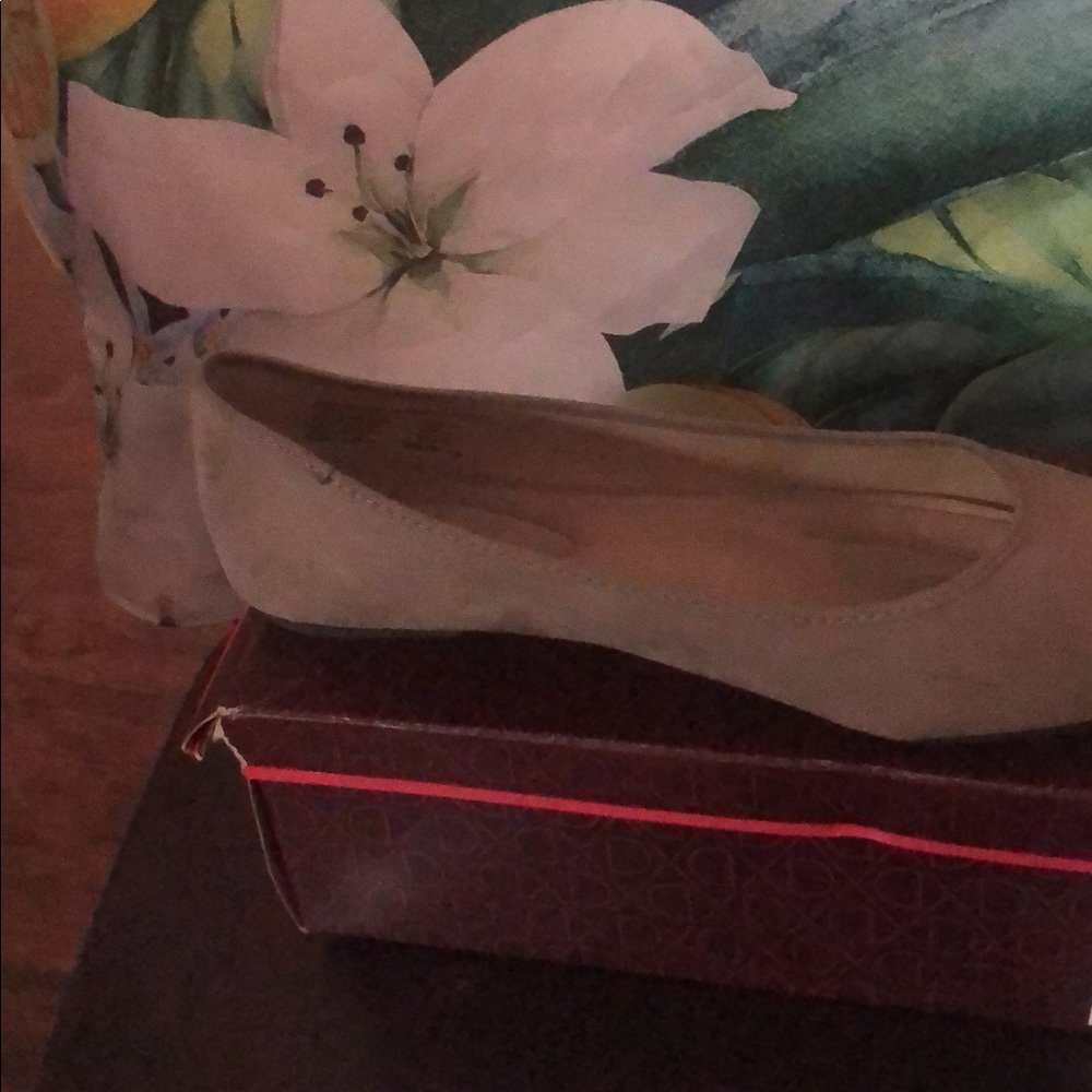 Memory foam tan flat